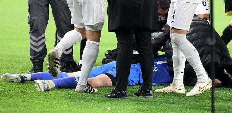 İzmir derbisinde olaylar çıktı, maç ertelendi