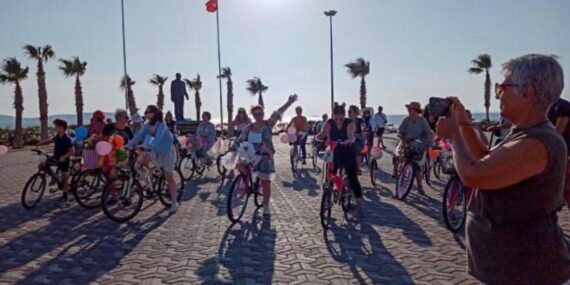 Yeni Şakran’da ‘Süslü Kadınlar Bisiklet Turu’