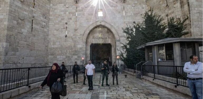 İsrail’den cuma namazı öncesi Mescid-i Aksa ve çevresinde yoğun güvenlik önlemleri