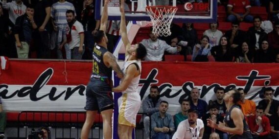 Petkimspor deplasmanda kazandı