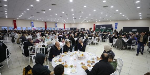 Aliağalılar İlk İftarda Bir Araya Geldi